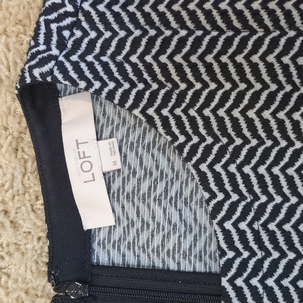 LOFT Black and White Chevron Dress M - Picture 2 of 2
